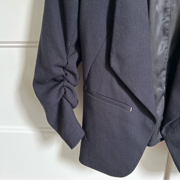 H&M Blazer - Picture 2 of 5